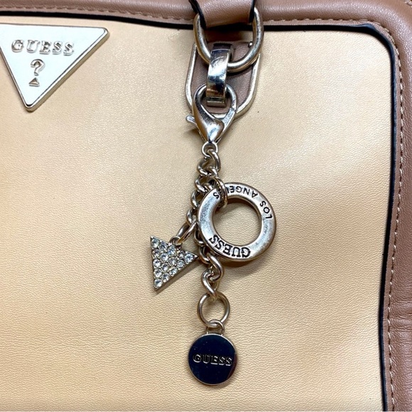 Guess ORIGINAL- FAUX-LEATHER SATCHEL GUESS BAG NGN 25000 immaculately EUC 💯🔥🔥 - Picture 8 of 15